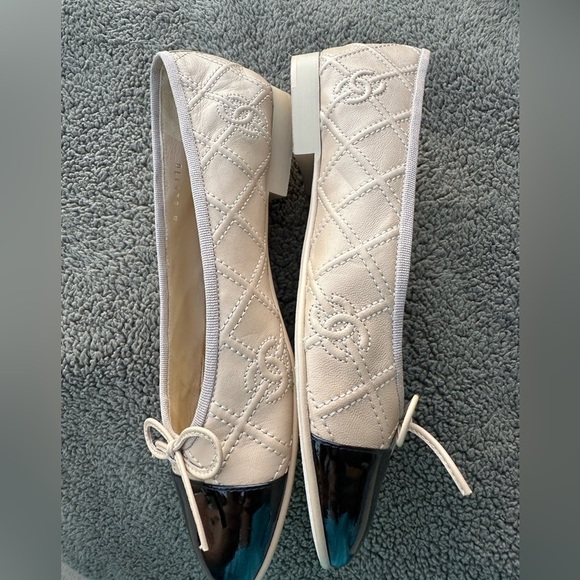 Chanel Women's Cap Toe Ballerina Logo Flats - Beige 36.5 - Picture 4 of 11